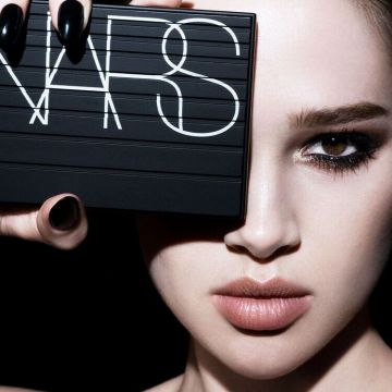 NARS Extreme Effects Eyeshadow Palette, Limited Edition of 12 Sultry Shades, Super Matte, Shimmer & Latex-Like Finishes